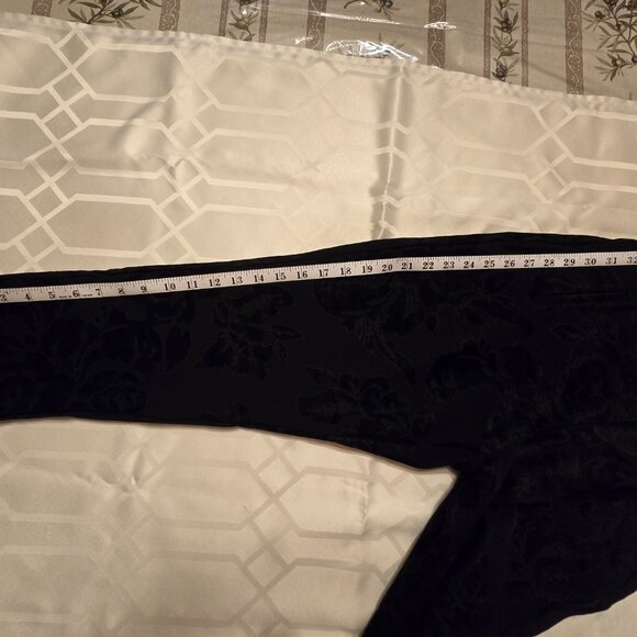 Chico's Fabulously Slimming black pants. Chico's size 1.5P (MP/10P) - Picture 9 of 13